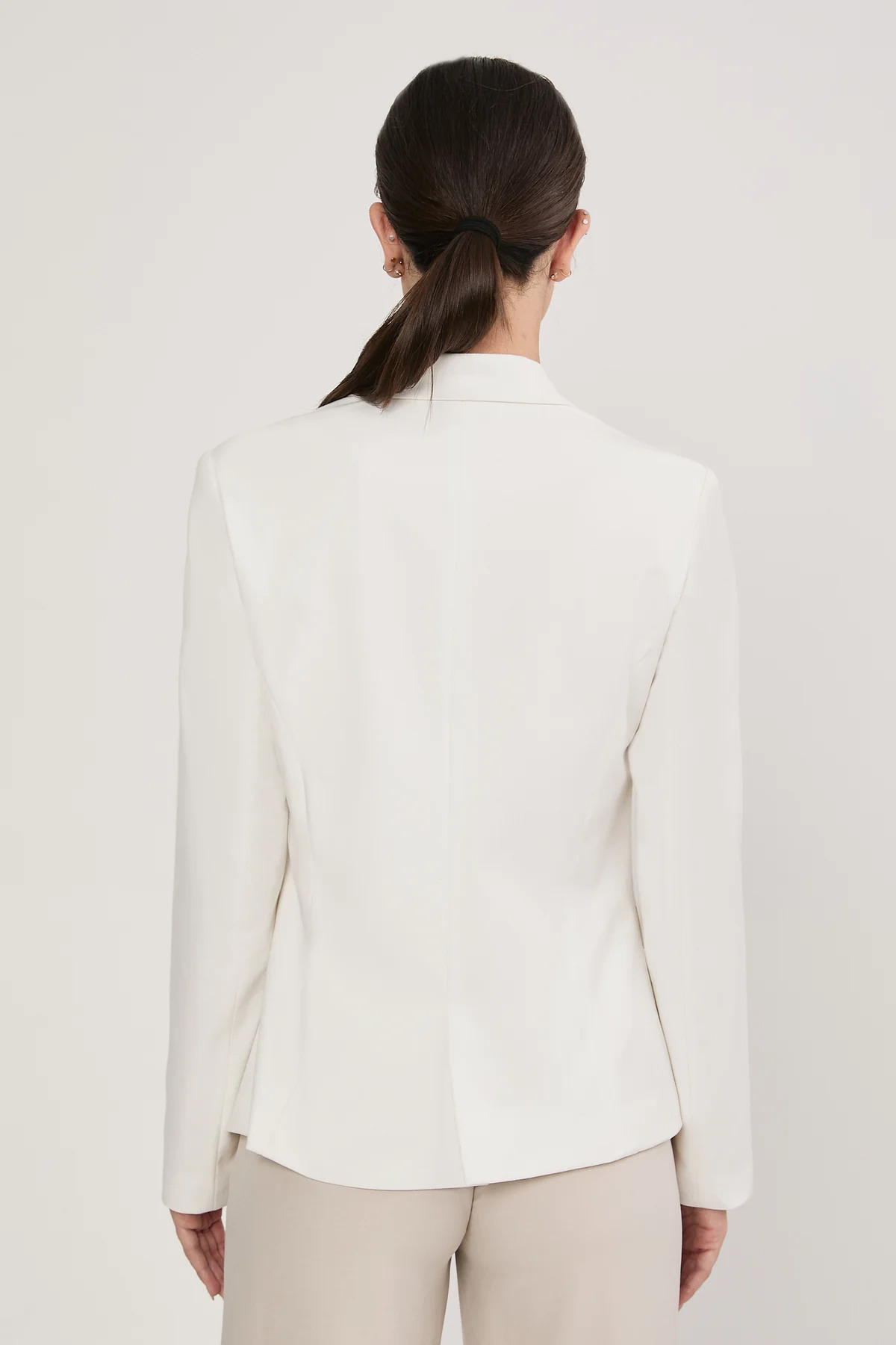 BLAZER SASTRERO ENTALLADO CON BOTON METALICO KAJUN - 3