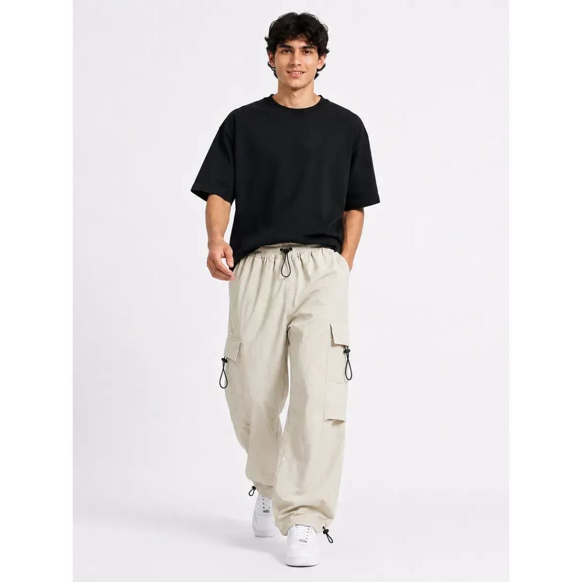 JOGGER CARGO PARACHUTE HOMBRE TELA MOJADA HUESO OVERSIZED WIDE LEG 4 BOLSILLOS REGULADOR EN BASTA - 4