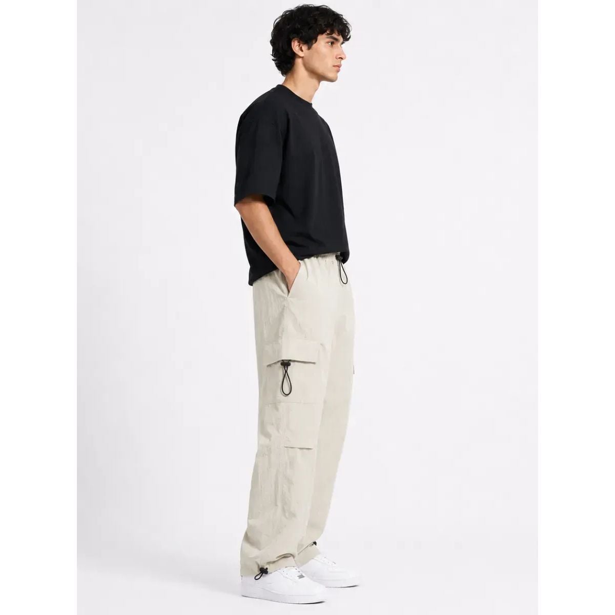 JOGGER CARGO PARACHUTE HOMBRE TELA MOJADA HUESO OVERSIZED WIDE LEG 4 BOLSILLOS REGULADOR EN BASTA - 6