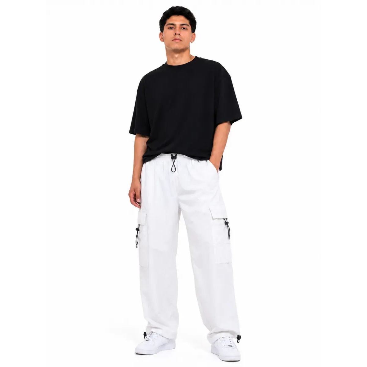 JOGGER CARGO PARACHUTE HOMBRE TELA MOJADA BLANCO OVERSIZED WIDE LEG 4 BOLSILLOS REGULADOR EN BASTA - 4