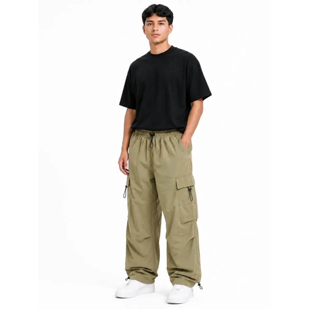 JOGGER CARGO PARACHUTE HOMBRE TELA MOJADA BEIGE OVERSIZED WIDE LEG 4 BOLSILLOS REGULADOR EN BASTA - 4