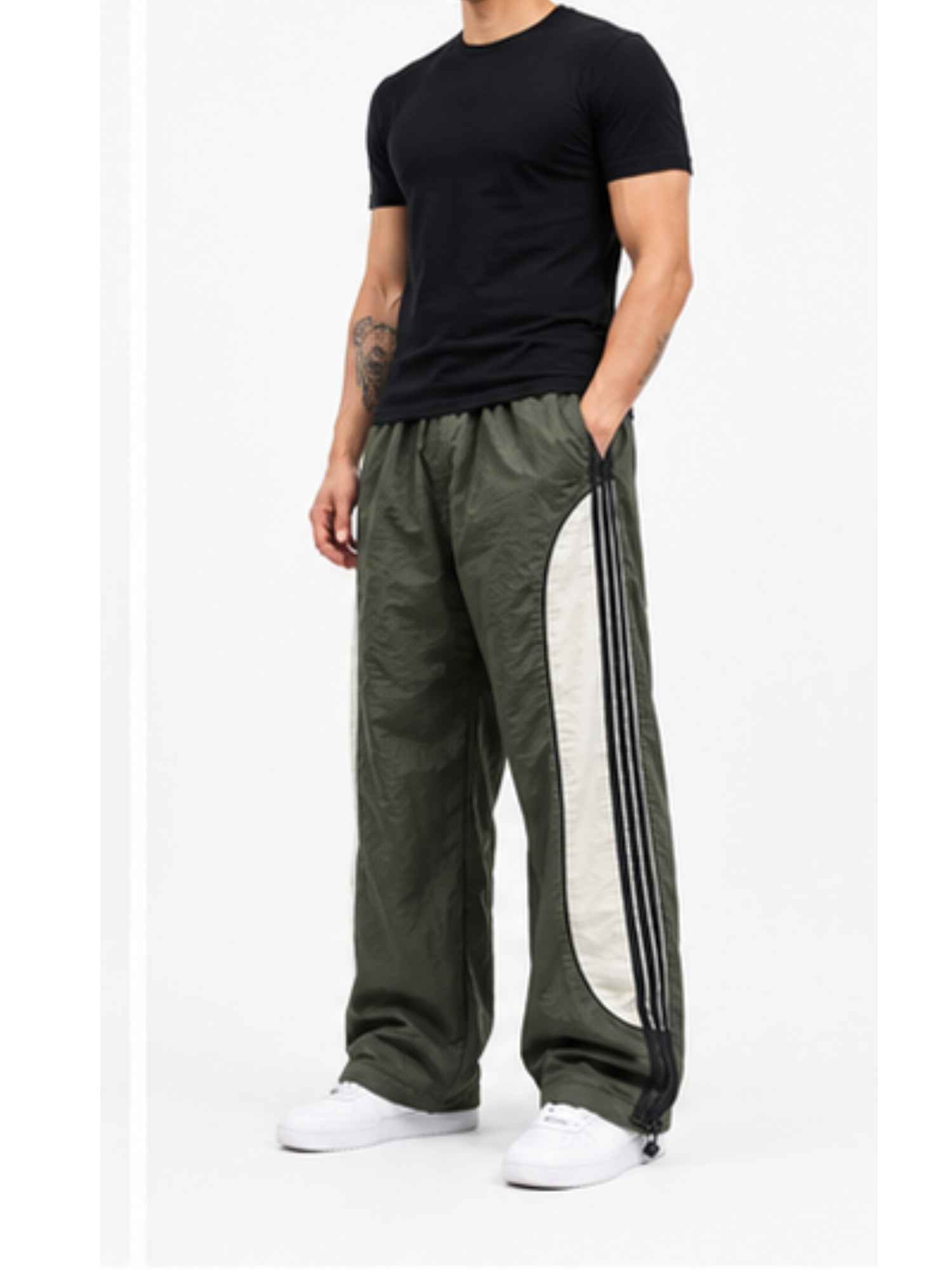 PANTALON URBANO HOMBRE PAWER TRACK BAGGY WIDE LEG TELA MOJADA VERDE MILITAR CON PANELES BLANCOS CURVOS LINEAS NEGRAS - 1