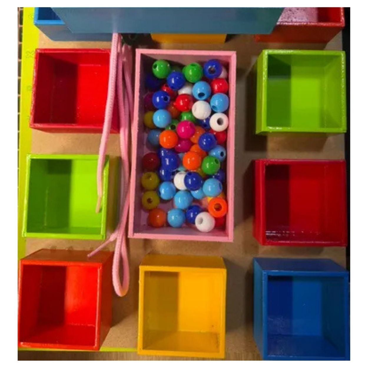 CAJITA MACKINDER CON 100 CUENTAS Y CORDONES - KIT PARA MATEMÁTICAS DIDÁCTICAS - 3