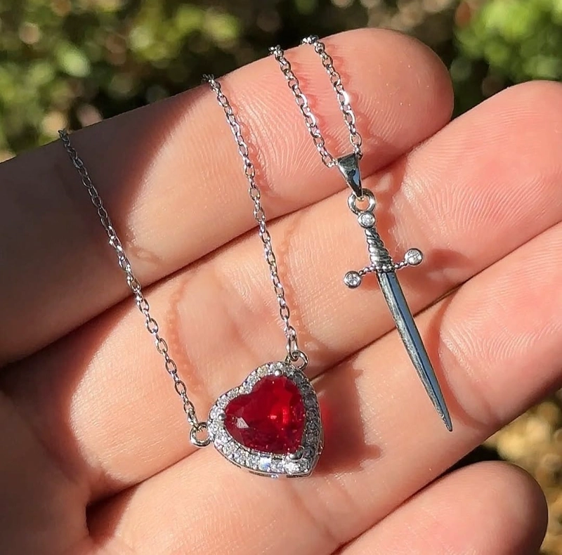 COLLAR DE PAREJA CORAZÓN Y ESPADA REGALO UNICO EXCLUSIVO - 2