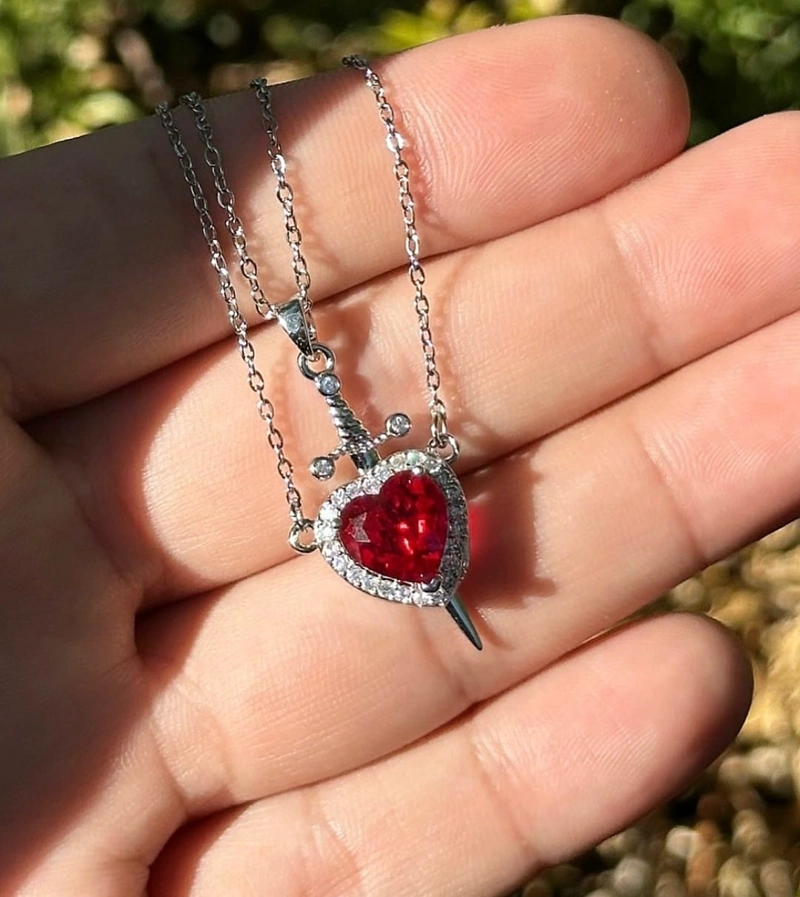 COLLAR DE PAREJA CORAZÓN Y ESPADA REGALO UNICO EXCLUSIVO - 4