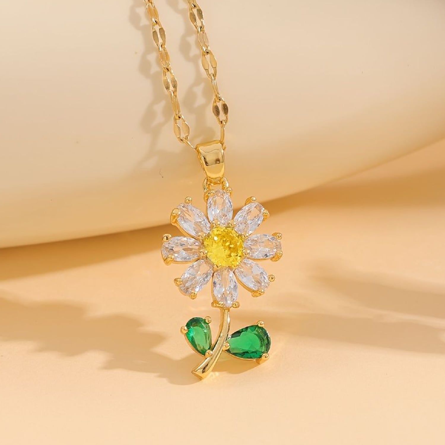 COLLAR FLOR MARGARITA DE ZIRCONIAS CUBICAS COLORES ESTETICA DORADO - 1