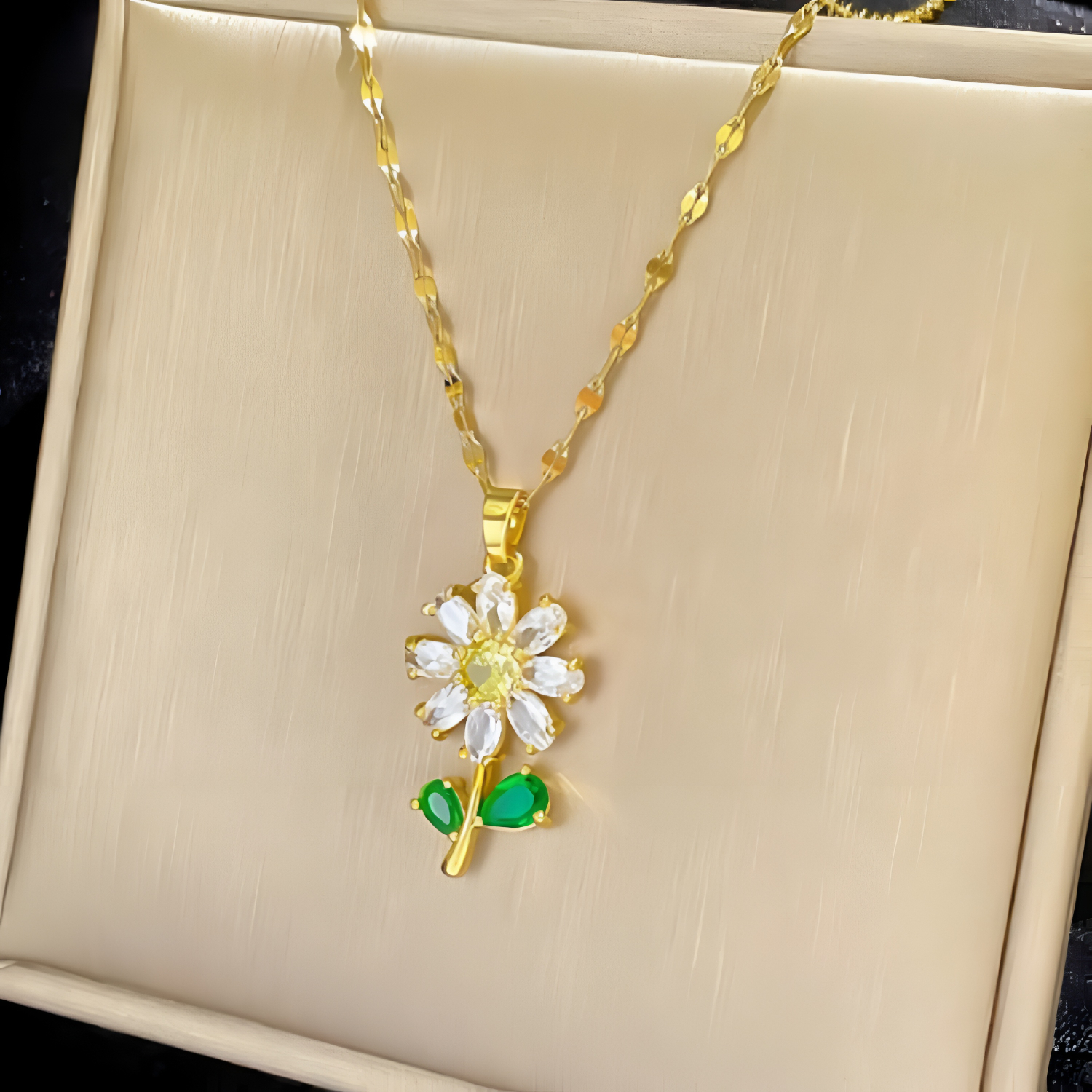 COLLAR FLOR MARGARITA DE ZIRCONIAS CUBICAS COLORES ESTETICA DORADO - 2
