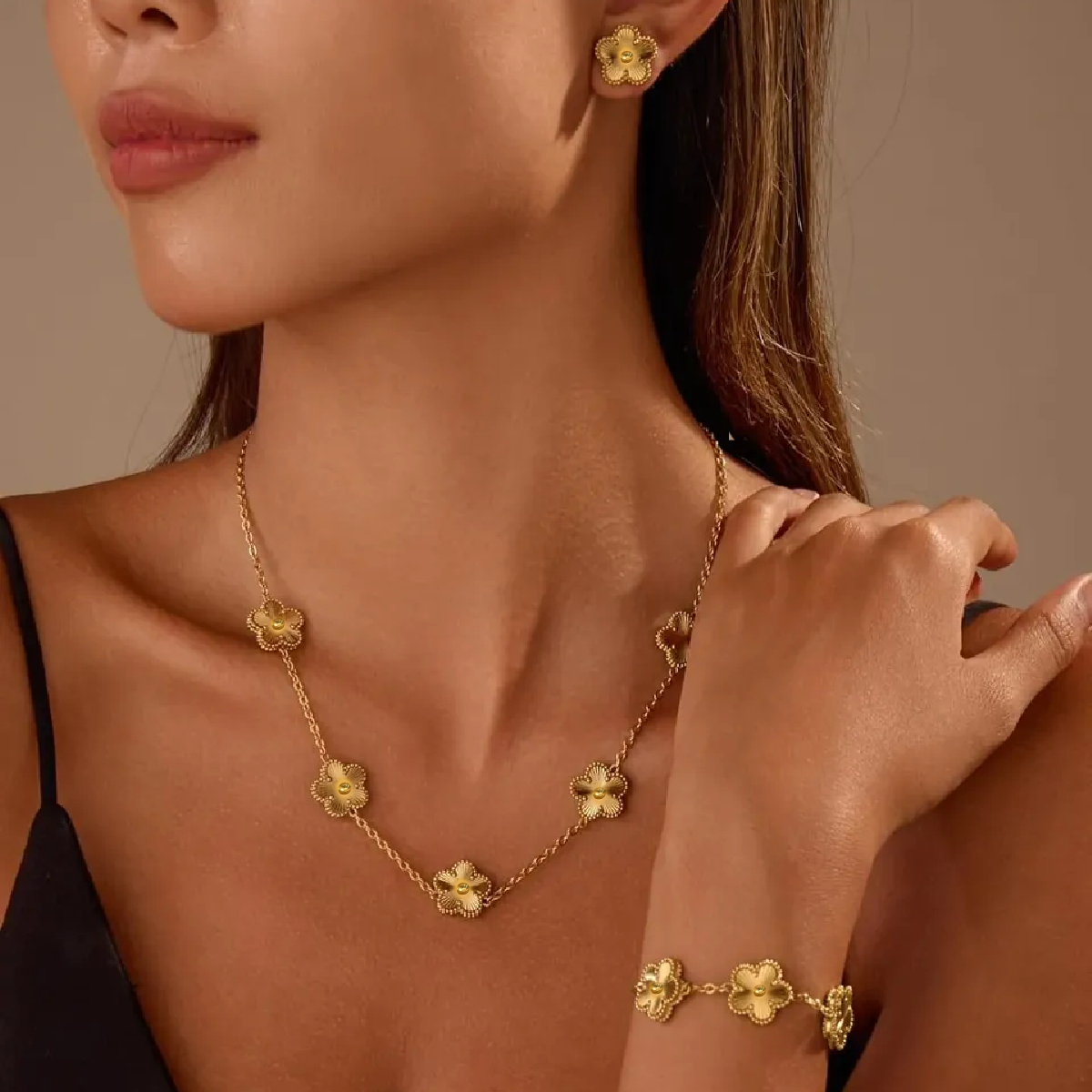 SET COLLAR ARETES PULSERA Y ANILLO TREBOL DISEÑO UNICO ACERO - 4