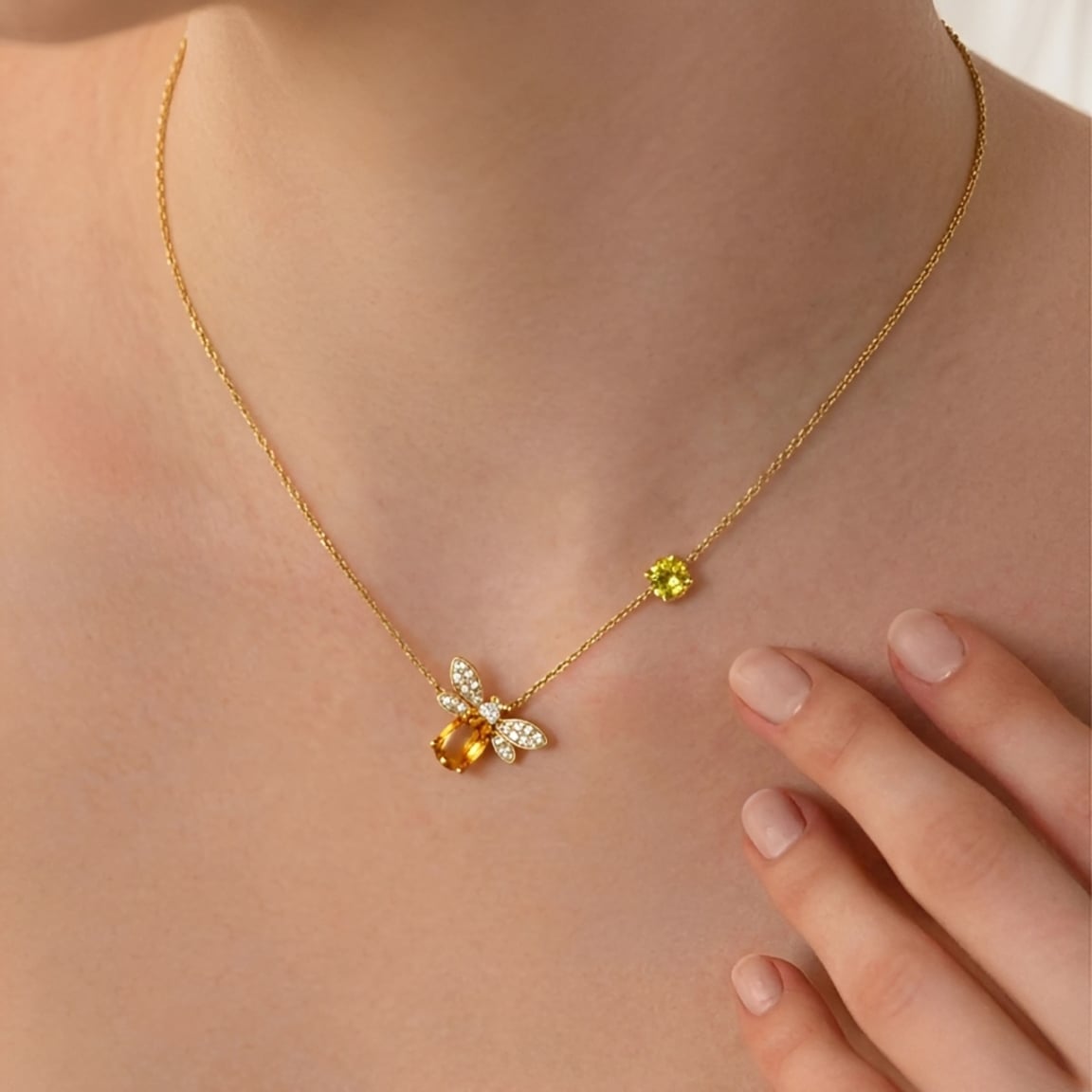 COLLAR DE ABEJITA PARA MUJER DORADO - 2