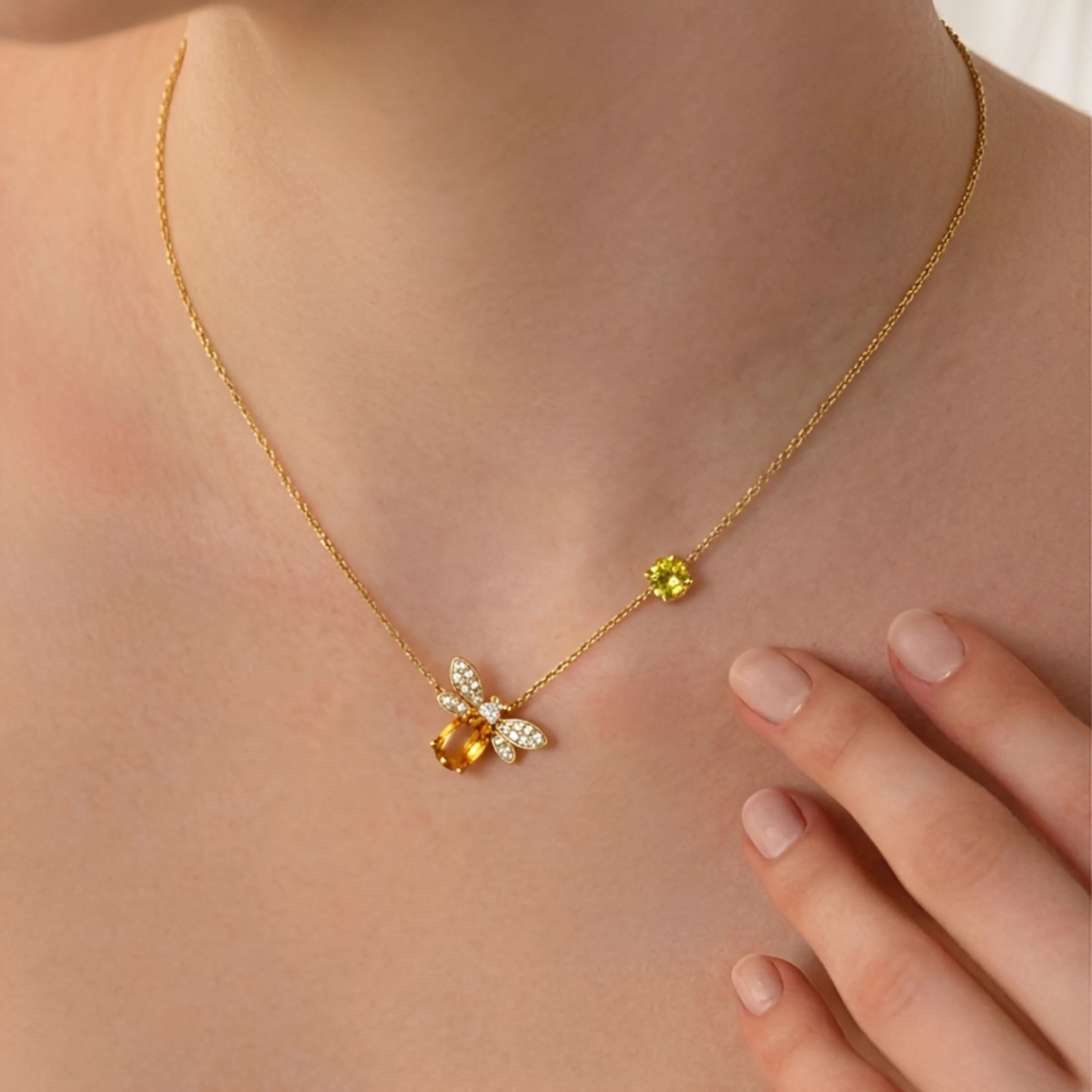 COLLAR DE ABEJITA PARA MUJER DORADO DISEÑO UNICO - 2