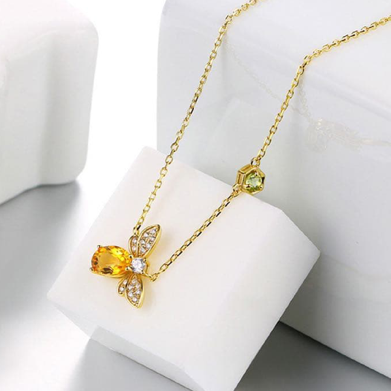 COLLAR DE ABEJITA PARA MUJER DORADO DISEÑO UNICO - 3
