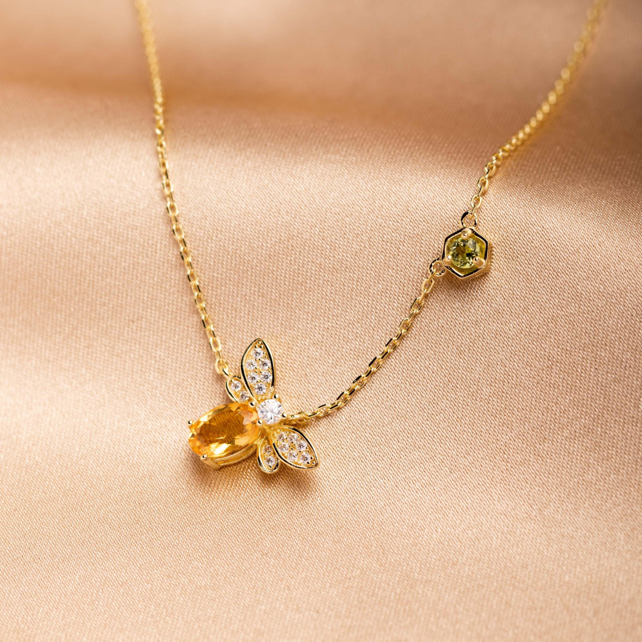 COLLAR DE ABEJITA PARA MUJER DORADO DISEÑO UNICO - 7