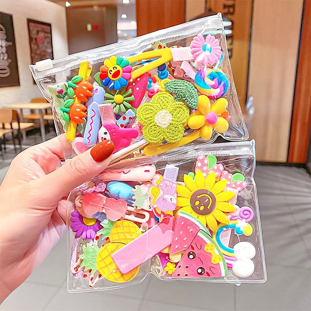 SET DE 20 GANCHITOS DE PLÁSTICO MULTICOLOR PARA NIÑA CON DISEÑOS DE FLORES Y FRUTAS - 1