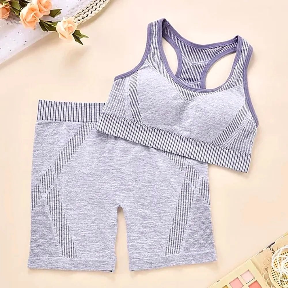 SET DEPORTIVO MUJER TOP RACERBACK Y SHORTS GRIS MELANGE CON DETALLES MORADO TELA ELÁSTICA - 1