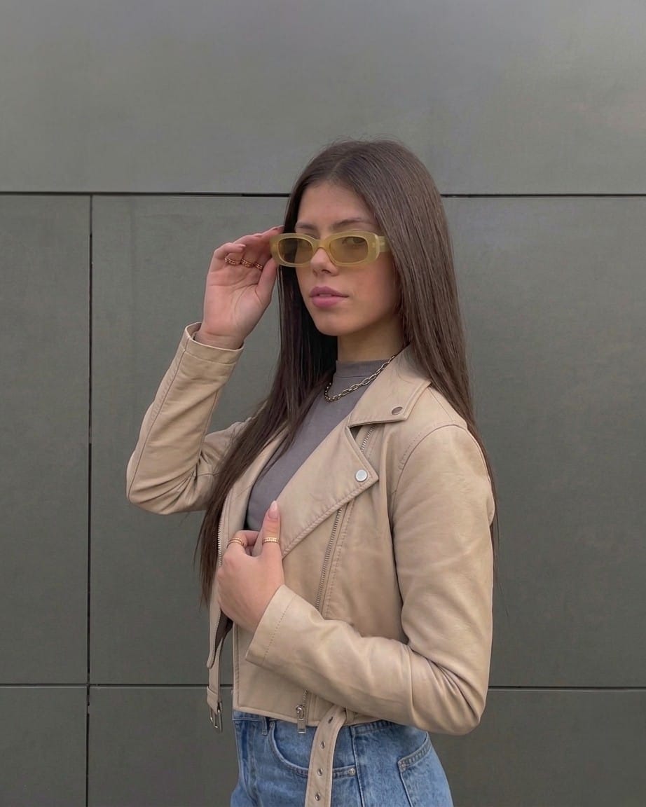CASACA CROP BEIGE DE CUERINA DE MUJER - 2