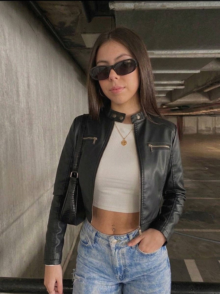 CASACA NEGRA MODELO CUELLO CHINO DE MUJER - 1