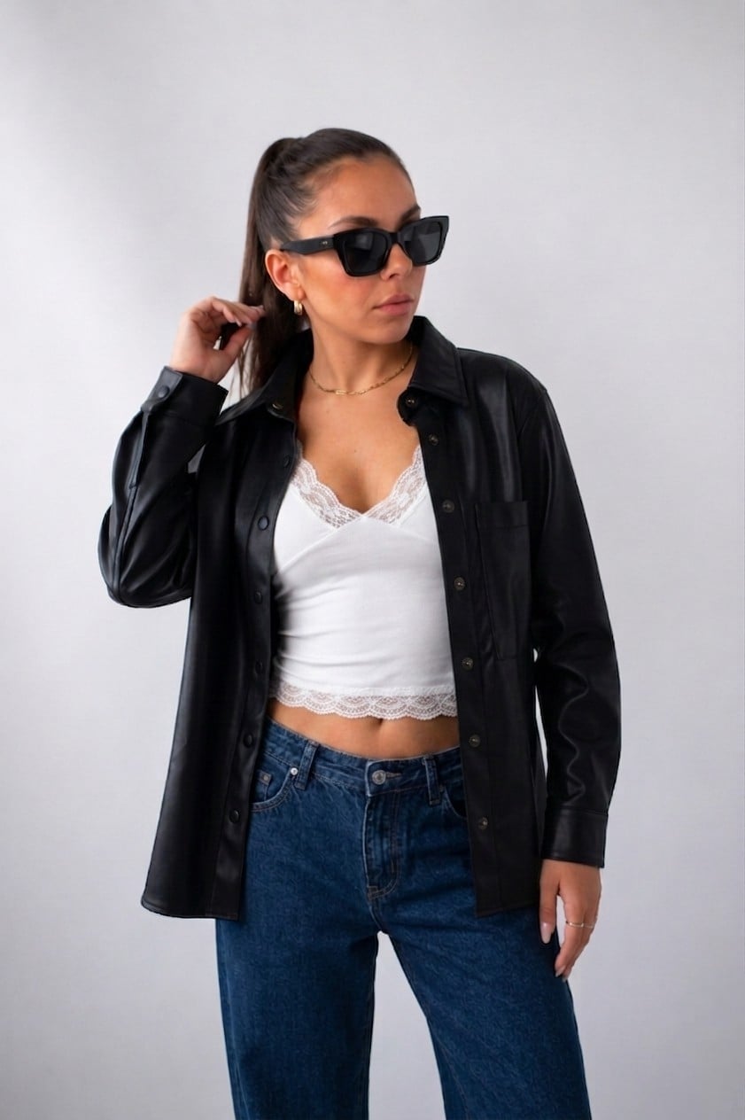 CAMISA NEGRA EN CUERINA DE MUJER MODELO OVERSIZE - 1
