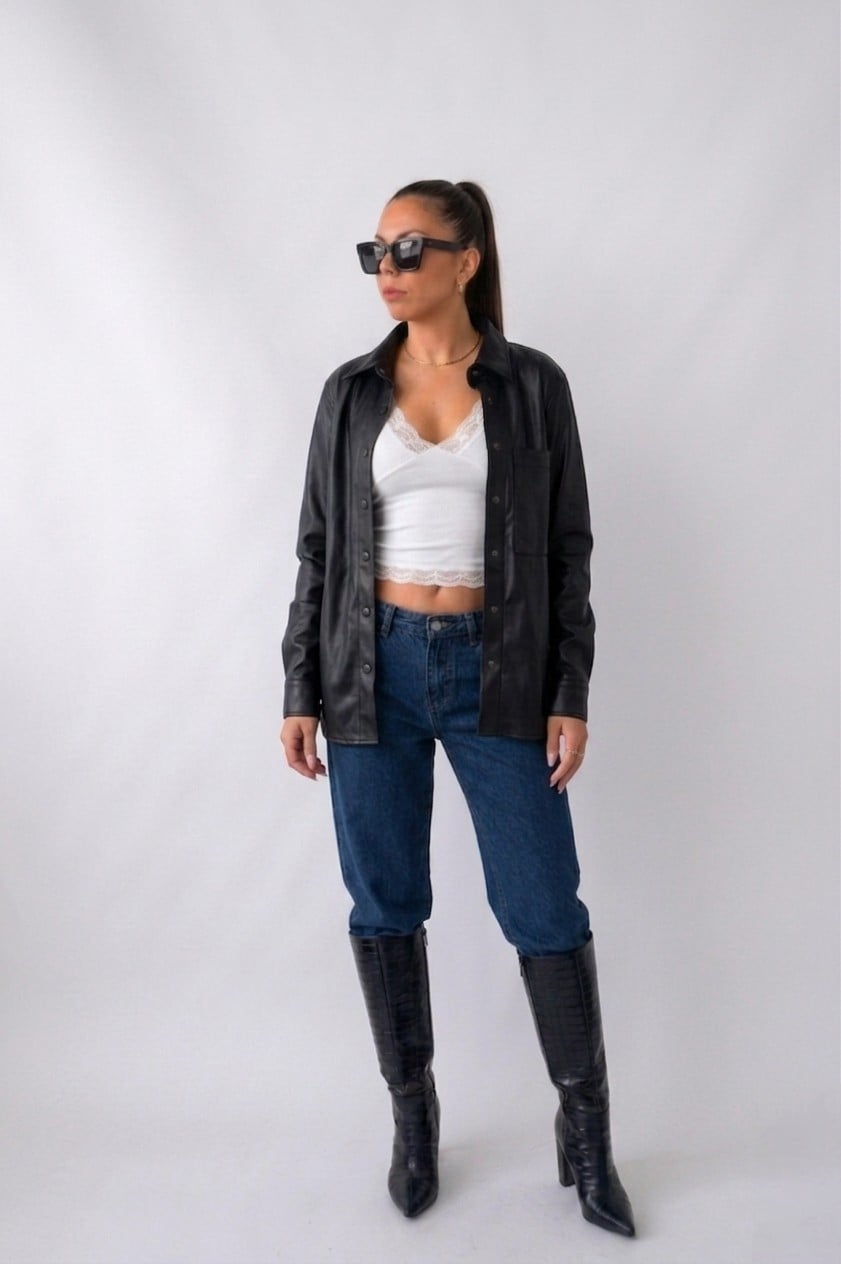 CAMISA NEGRA EN CUERINA DE MUJER MODELO OVERSIZE - 2