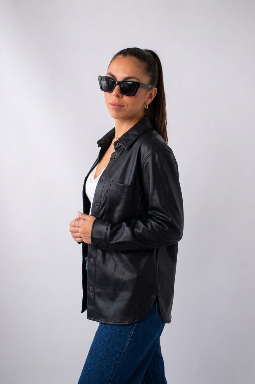 CAMISA NEGRA EN CUERINA DE MUJER MODELO OVERSIZE - 3