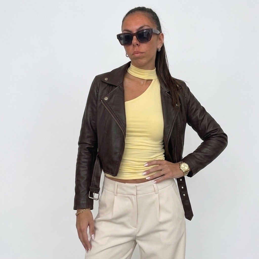 CASACA CUERINA FEMENINA CON CORREA ELEGANTE Y MODERNA - 3