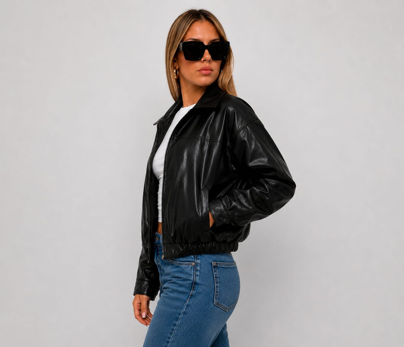 CASACA NEGRA EN CUERINA OVERSIZE DE MUJER - 2