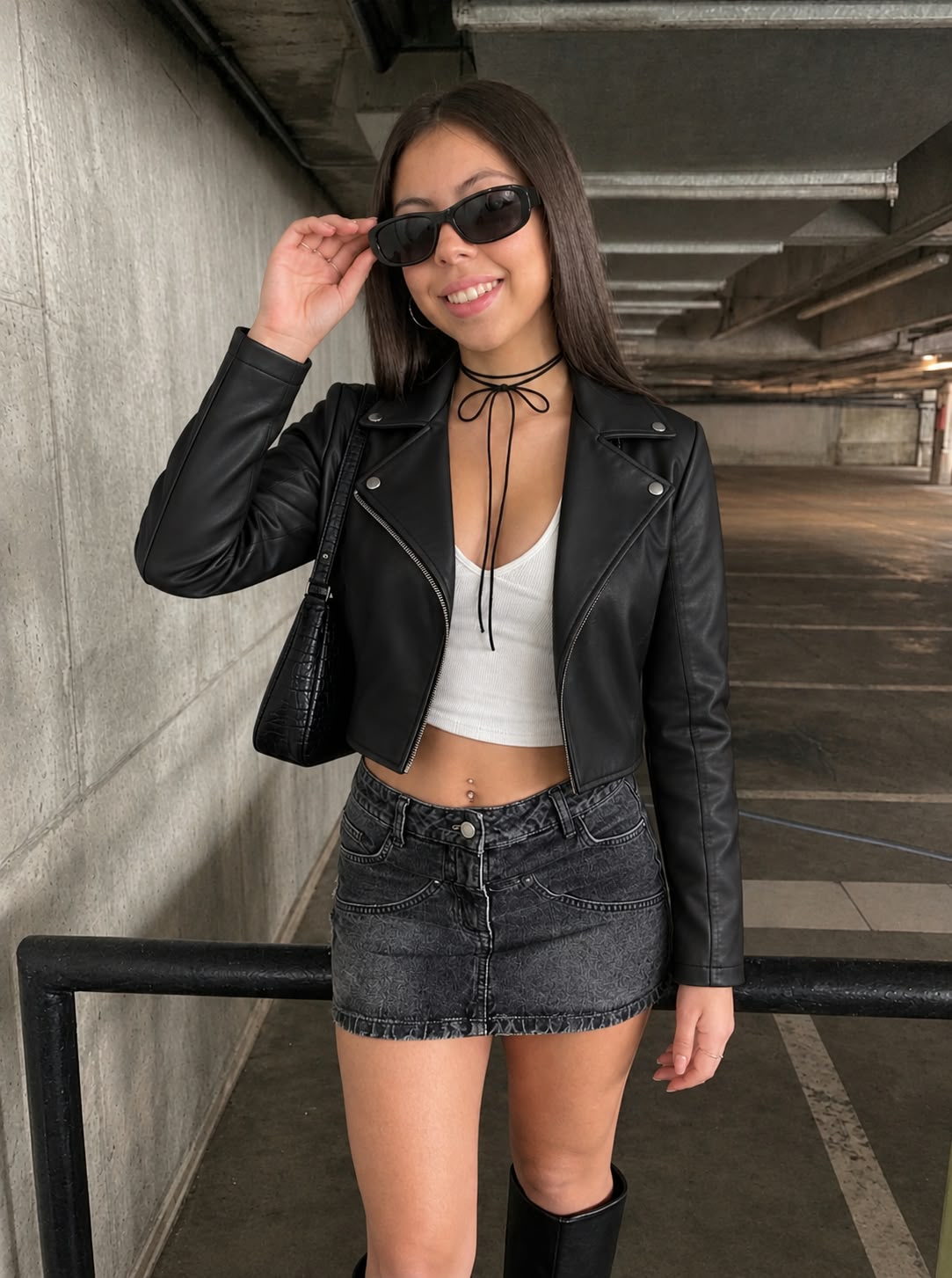 CASACA NEGRA ESTILO BIKER CUERINA DE MUJER - 1