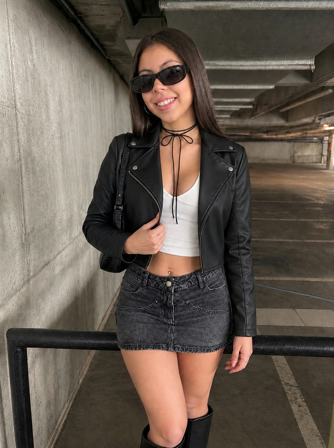CASACA NEGRA ESTILO BIKER CUERINA DE MUJER - 2