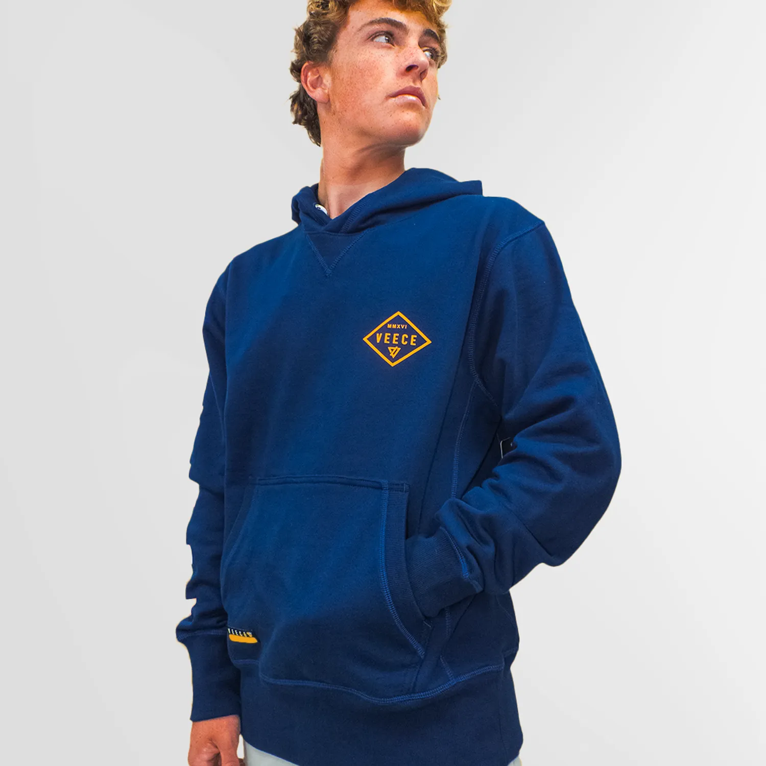 POLERA SQUARED HOOD VEECE - 1