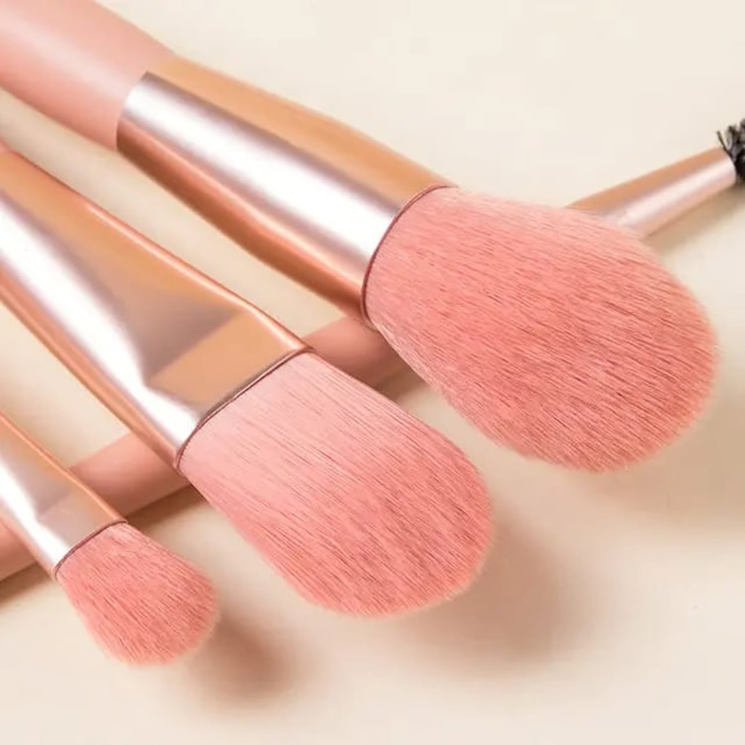 BROCHAS DE MAQUILLAJE SET 8 PIEZAS CON ESTUCHE ROSADO - 2