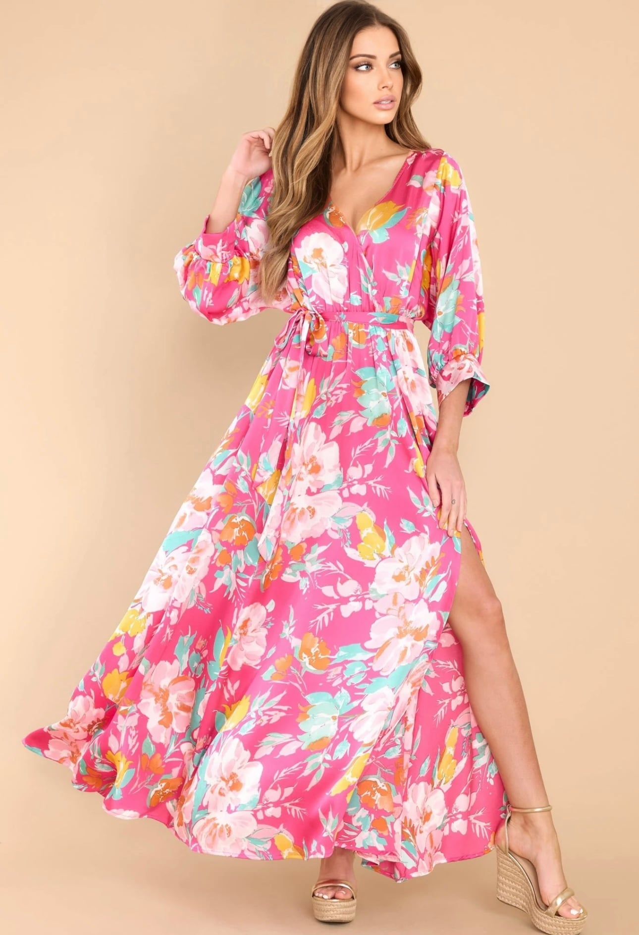 VESTIDO MUJER LARGO MAXI FLORAL FUCSIA ESCOTE EN V CON CINTURON AJUSTABLE - 2