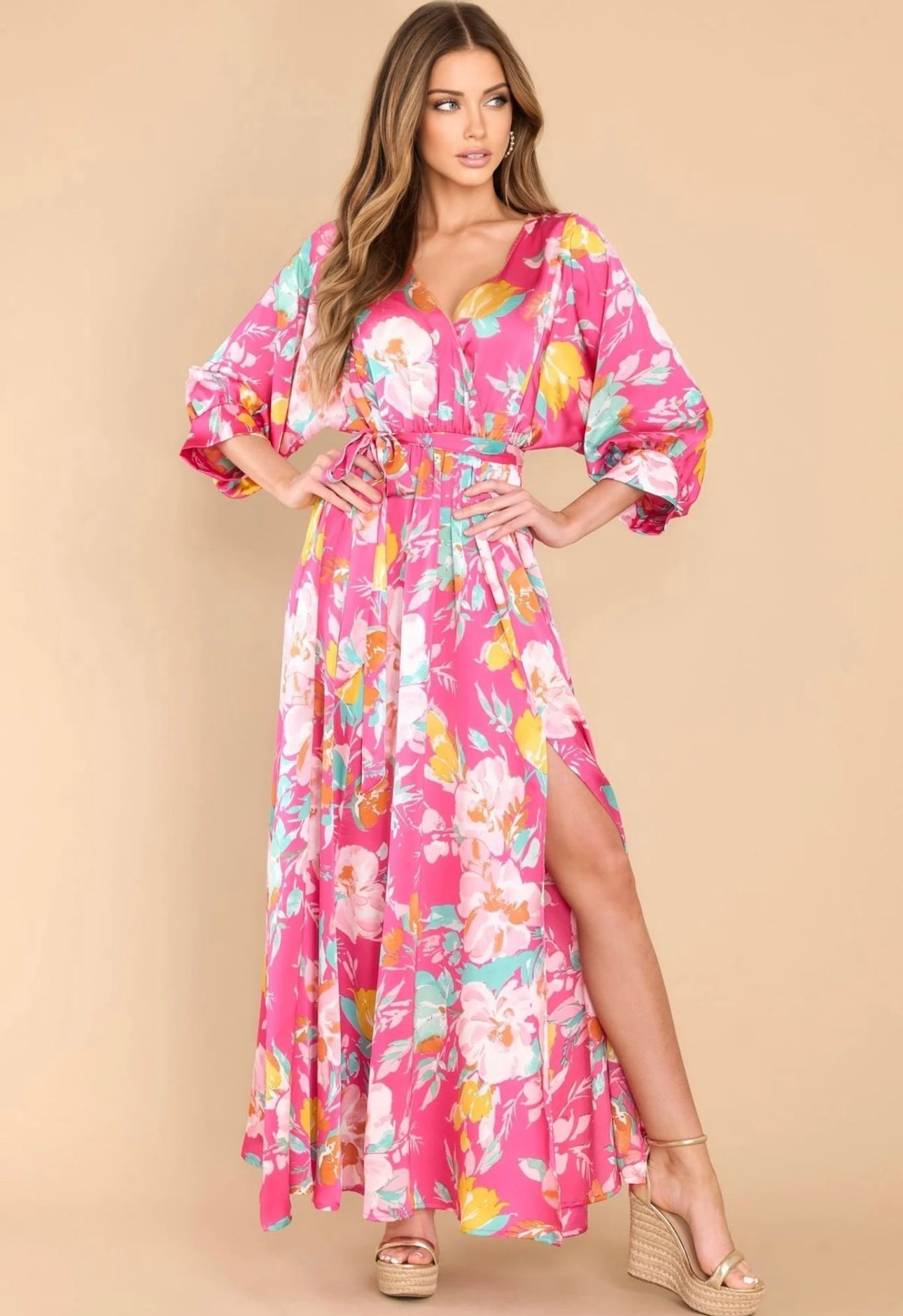 VESTIDO MUJER LARGO MAXI FLORAL FUCSIA ESCOTE EN V CON CINTURON AJUSTABLE - 3