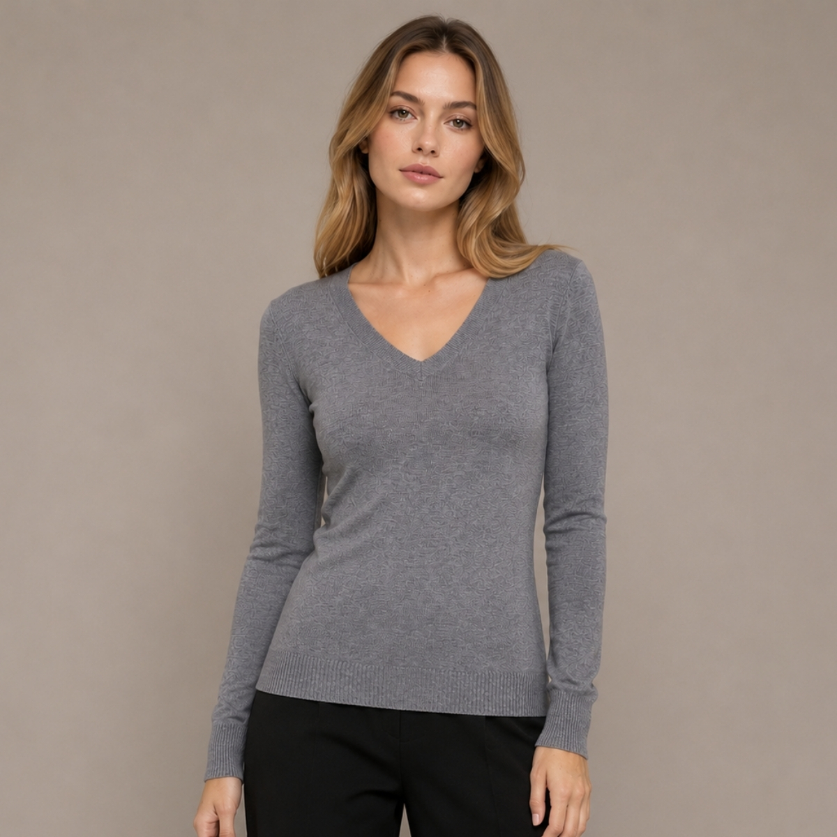 CHOMPA MUJER MANGA LARGA CUELLO V GRIS LLANA - 1