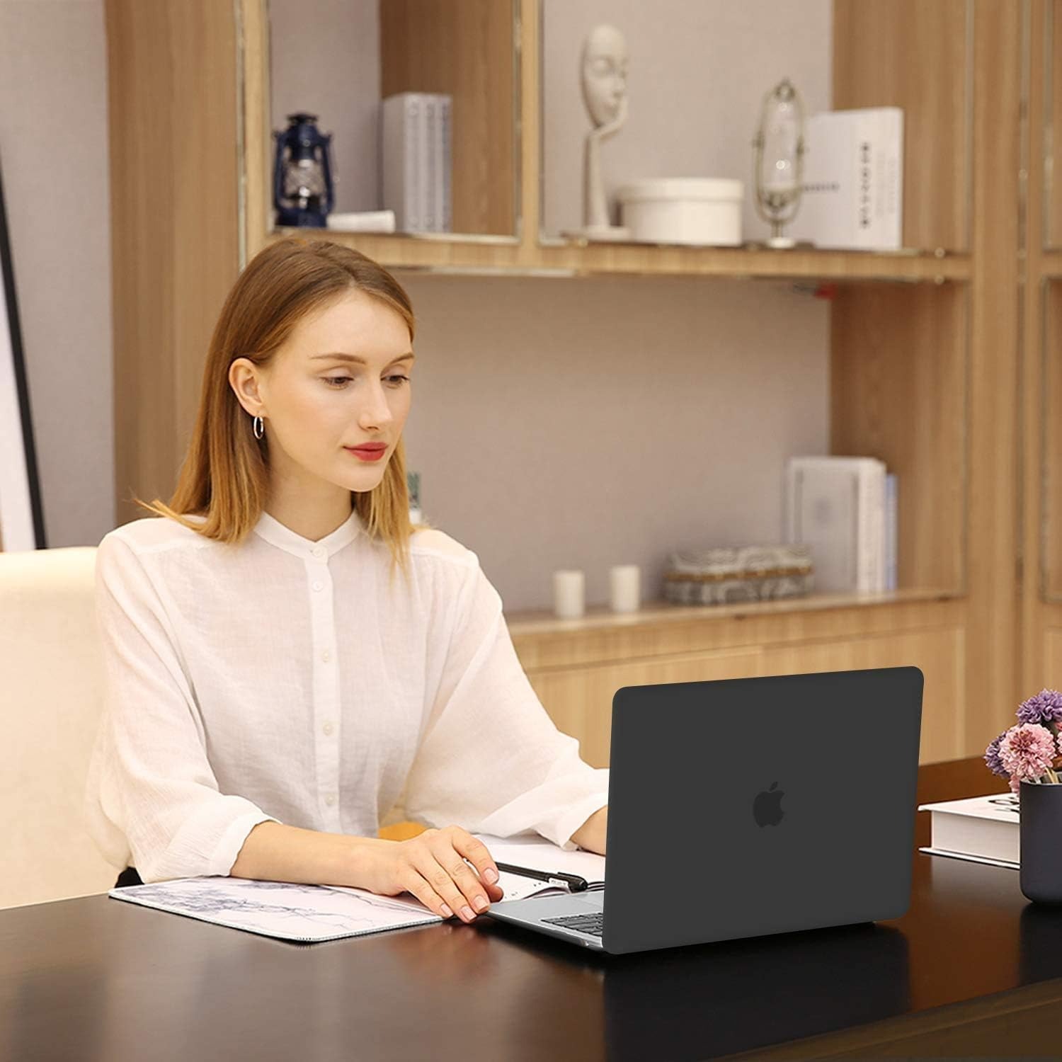 FUNDA CASE PROTECTOR PARA MACBOOK PRO M1 - M2 13.3 ' - NEGRO - 2