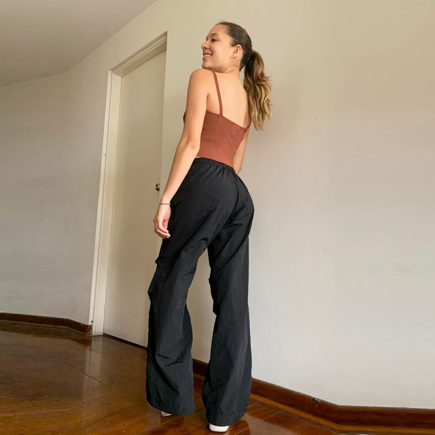PANTALÓN URBANO JOGGER MUJER JAROLA PARACHUTE REGULABLE KAREN - 4