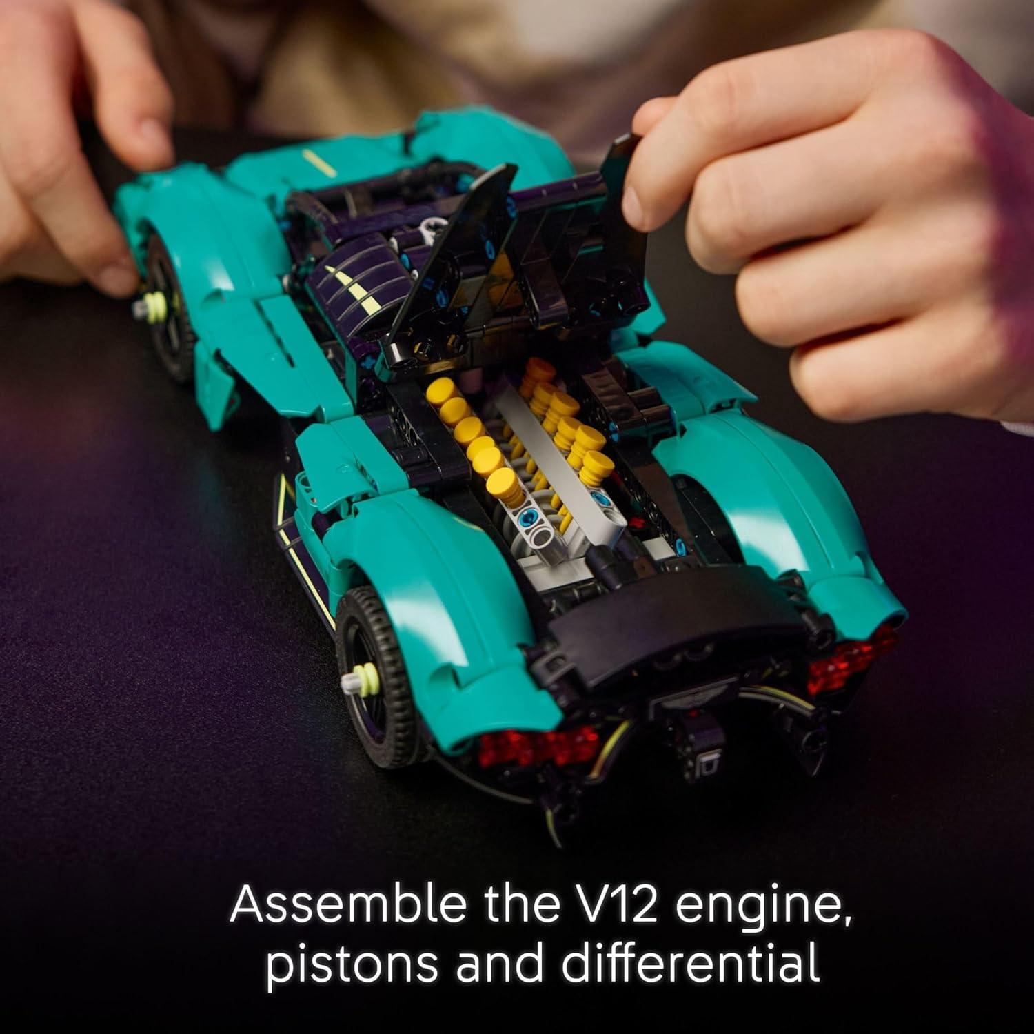 LEGO TECHNIC 42208 ASTON MARTIN VALKYRIE (707 PIEZAS) - 4
