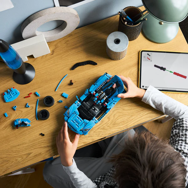 LEGO TECHNIC 42217 CHEVROLET CORVETTE STINGRAY AZUL (732 PIEZAS) - 6