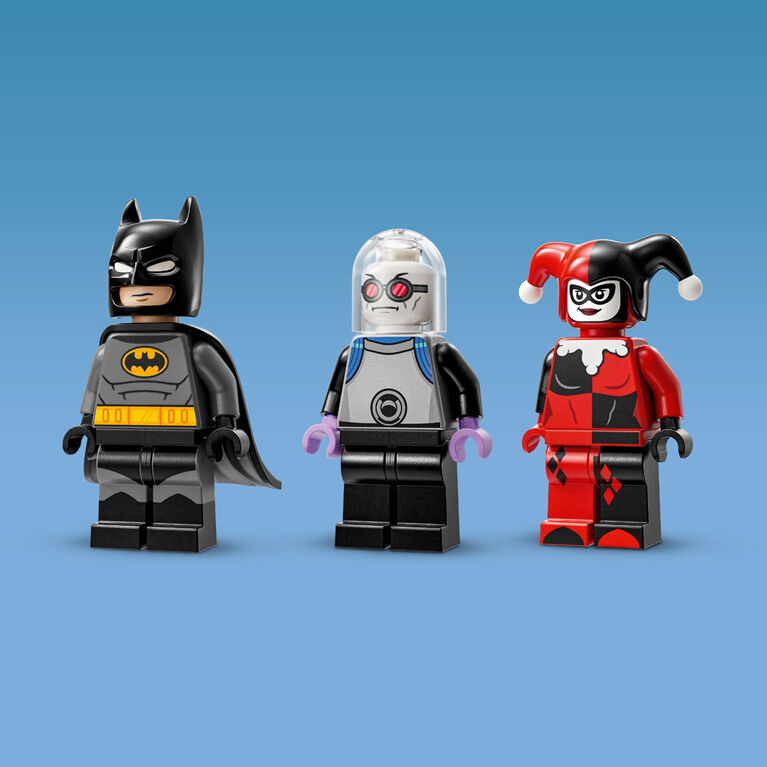 LEGO DC 76274 BATMAN CON BATMÓVIL VS. HARLEY QUINN Y MR. FREEZE - 2