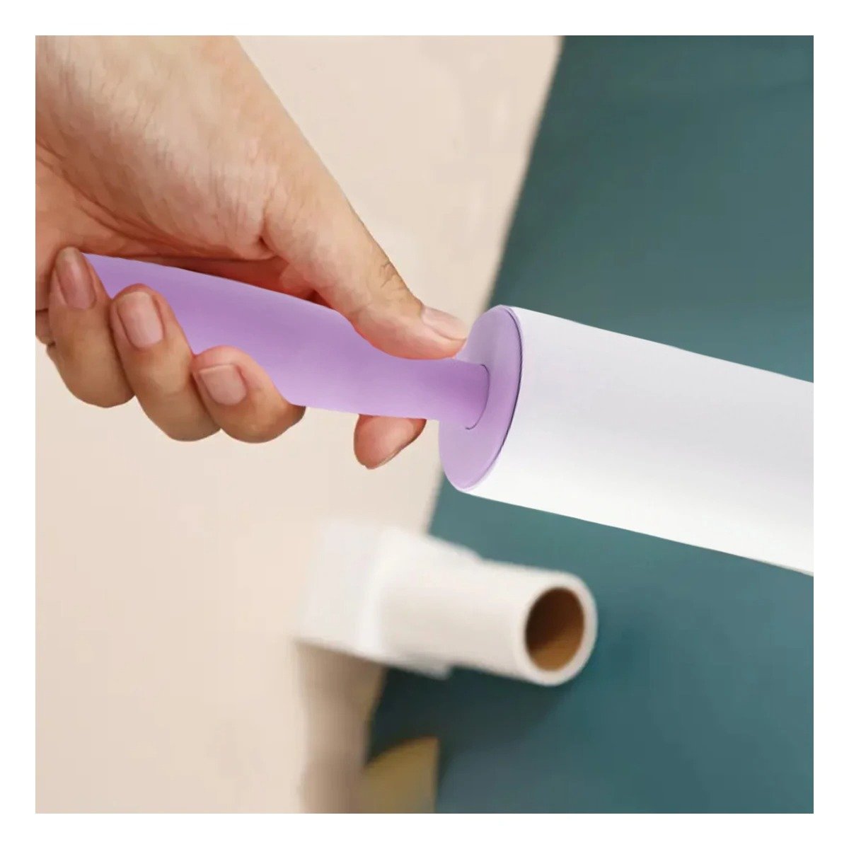 RODILLO ADHESIVO QUITA PELUSA PARA LIMPIEZA RAPIDA DE ROPA LILA EXTRA Y+REGALO STICKER - 2