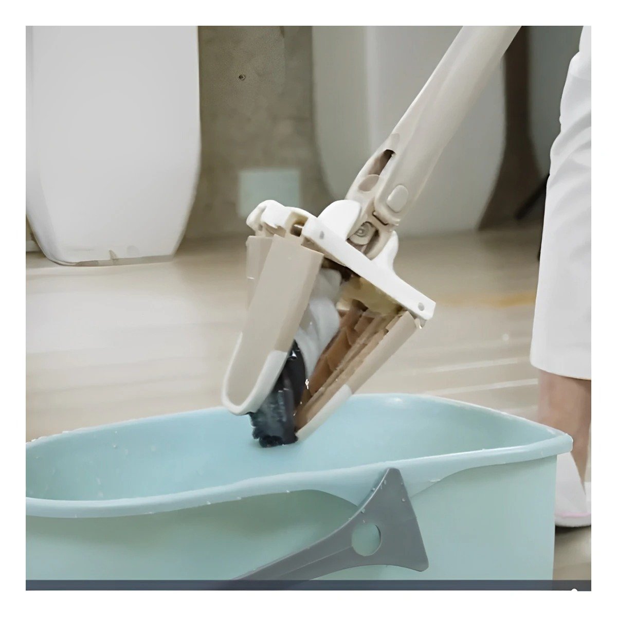 LIMPIADOR MARIPOSA CON SISTEMA DE FIBRAS PARA MANTENER PISOS LIMPIOS Y ORDENADOS BEIGE - 1