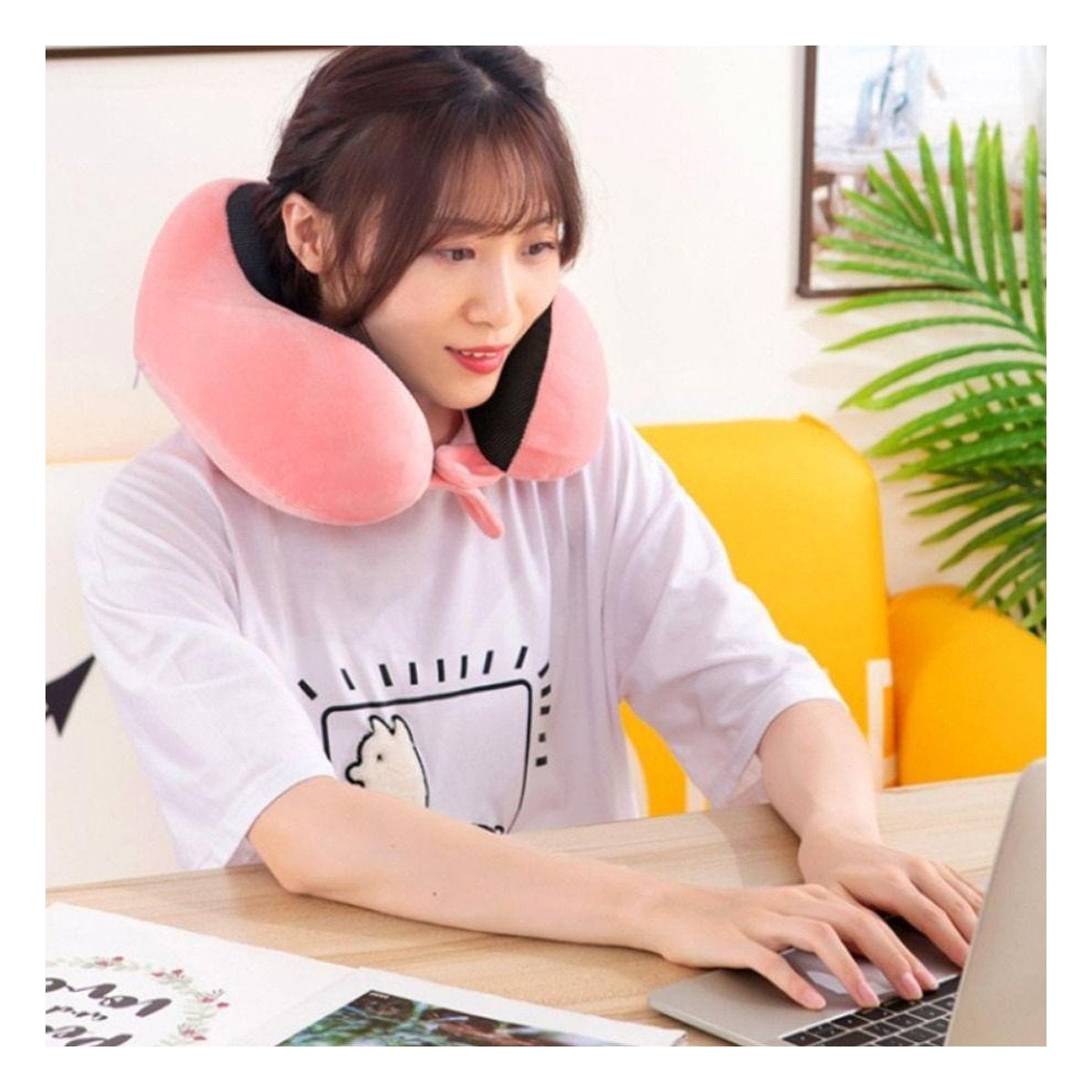 ALMOHADA ROSADA DE CUELLO PARA VIAJAR EN TERCIOPELO CON ESPUMA VISCOELASTICA Y+PAPEL REGALO - 2