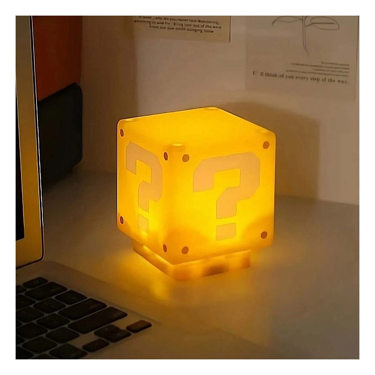 LAMPARA LED CON SONIDO EN FORMA DE CUBO AMARILLO INSPIRADA EN PERSONAJE DE VIDEOJUEGO - 1