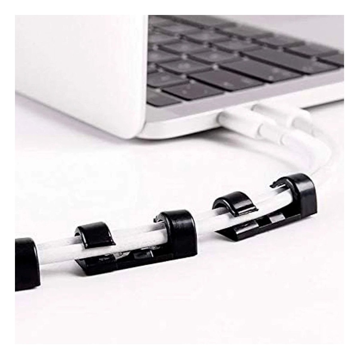 CLIPS ORGANIZADORES DE ESCRITORIO PARA CABLES CON 16 PIEZAS COLOR NEGRO Y+POST IT - 5