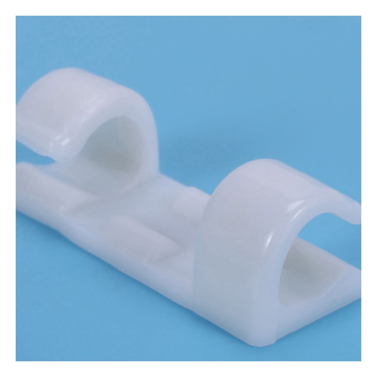 CLIPS ORGANIZADORES DE ESCRITORIO PARA CABLES CON 16 PIEZAS COLOR BLANCO Y+POST IT - 1