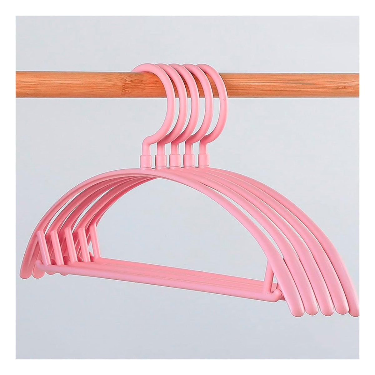 COLGADOR DE ROPA DE PLASTICO ROSADO MEDIA LUNA DE 4 PIEZAS PARA ORDEN EN CASA - 1