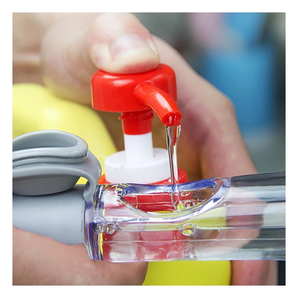CEPILLO DISPENSADOR DE JABON LIQUIDO COLOR PLOMO PARA LIMPIEZA EN COCINA - 1