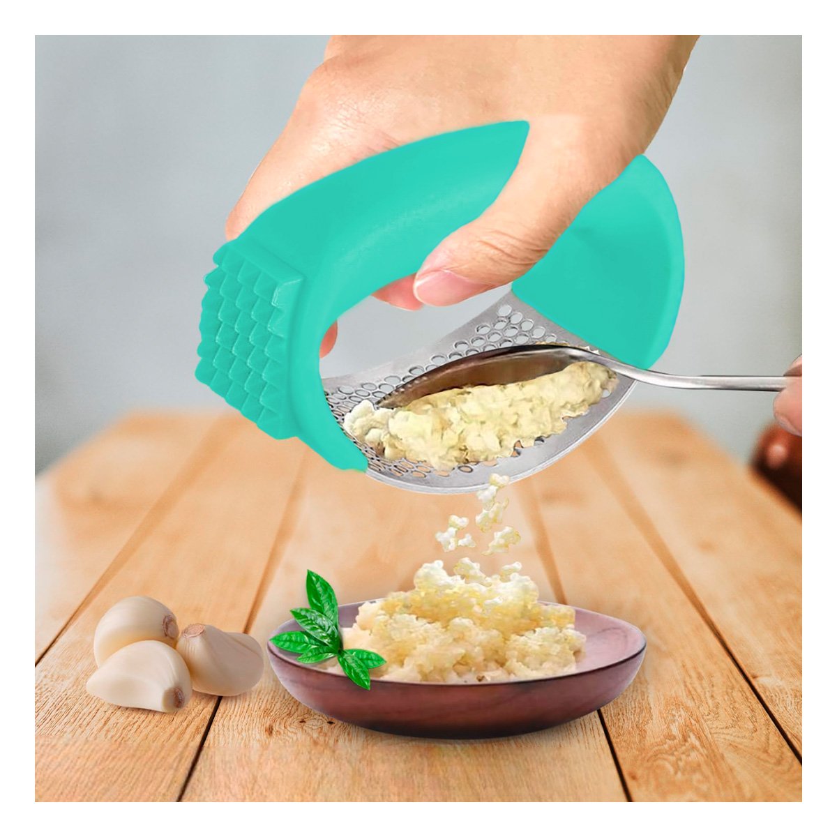 PACK2 APLASTADOR VERDE AGUA Y PLATEADO CON MANGO DE PLASTICO PARA AJO FRESCO - 2