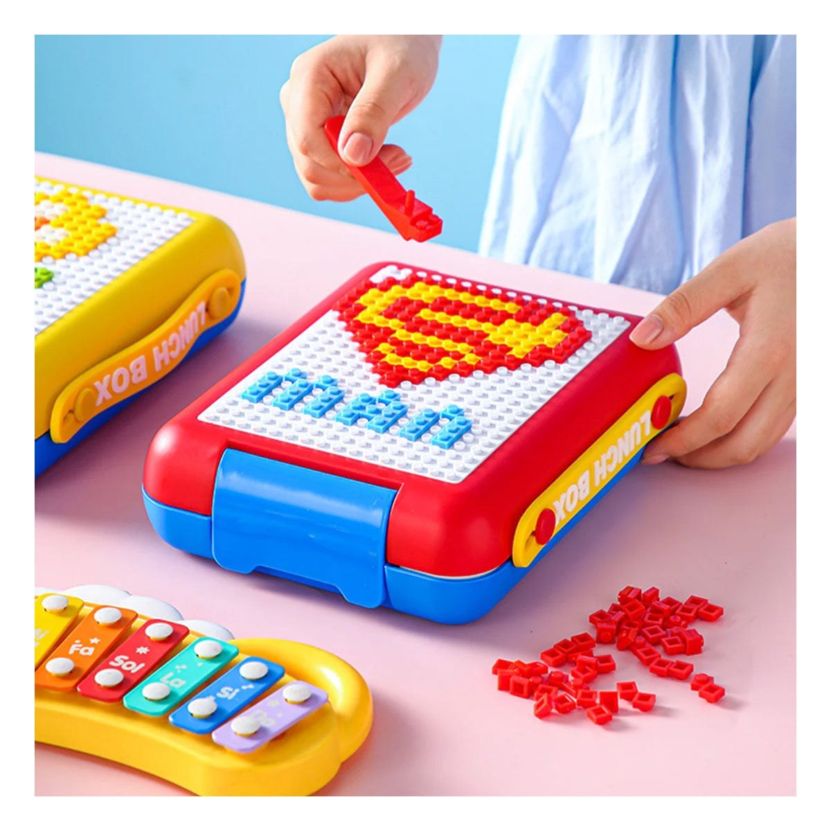 TAPER RECIPIENTE ROJO CON 4 DIVISIONES PARA LLEVAR COMIDA A LA OFICINA YPAPEL REGALO - 1