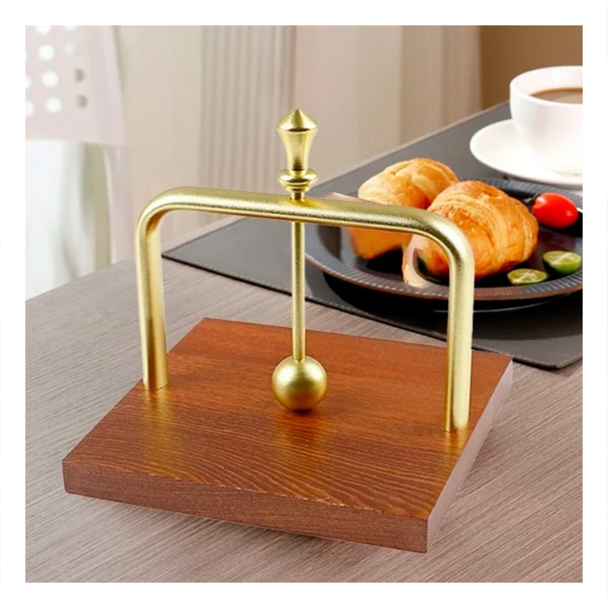 SERVILLETERO DE COLOR DORADO VERTICAL CON BASE MADERA Y BRAZO DISPENSADOR YPAPEL REGALO - 1