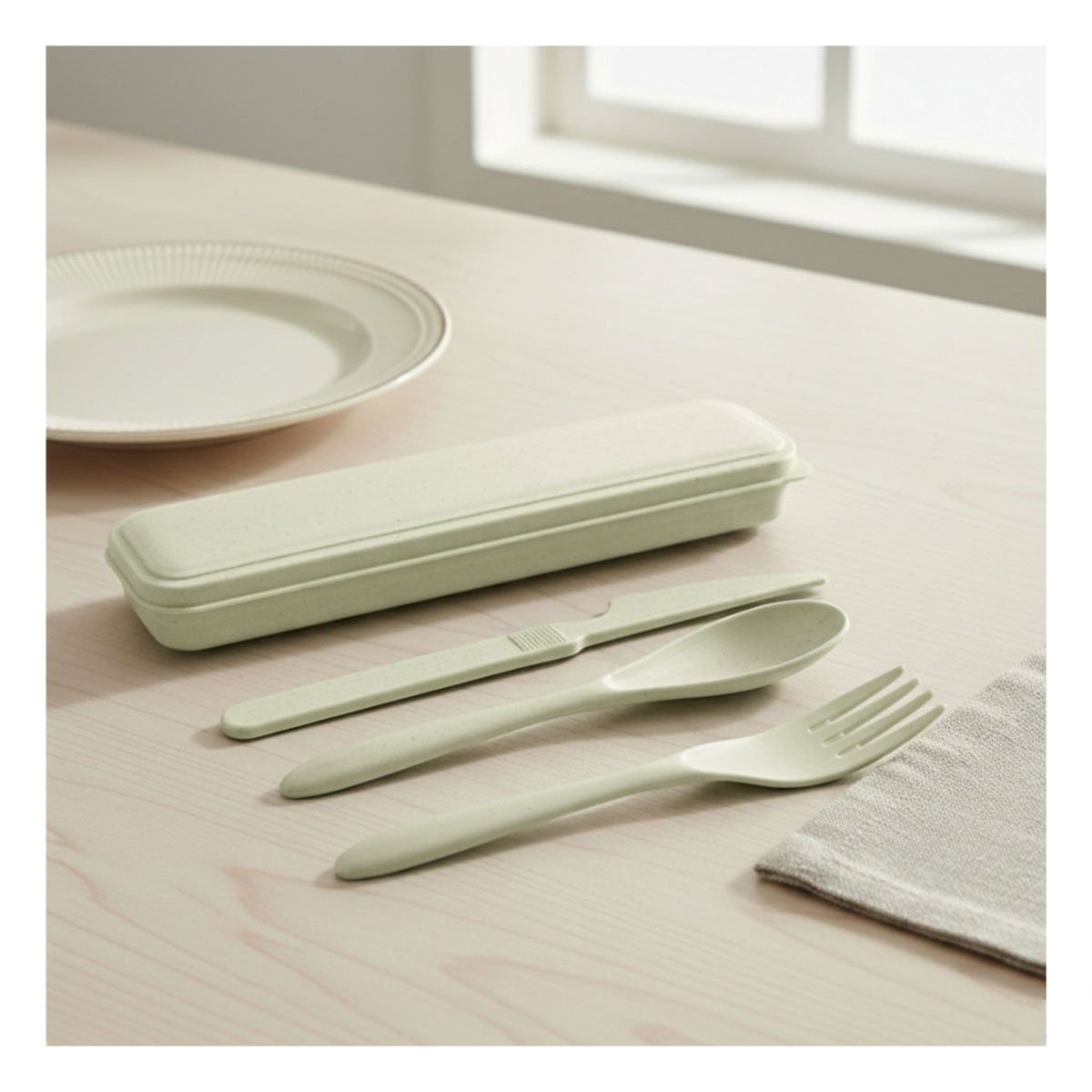 JUEGO DE 3 CUBIERTOS REUTILIZABLES CON ESTUCHE PROTECTOR PORTATIL VERDE YPAPEL REGALO - 1