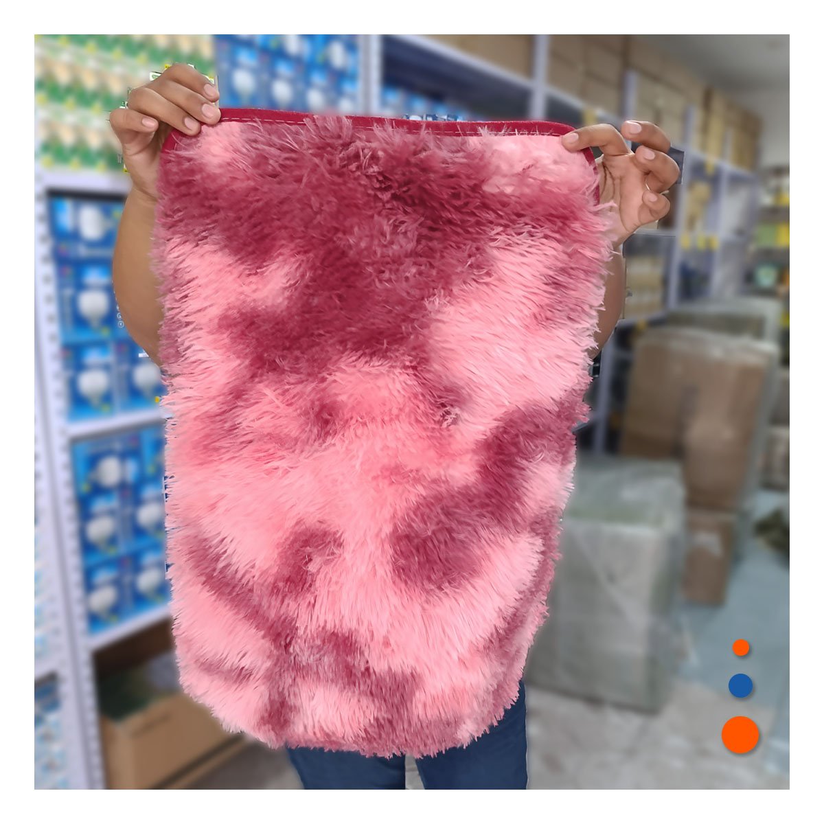 ALFOMBRA RECTANGULAR DE TEXTURA PELUCHE GUINDA Y ROSADO CON DIMENSIONES 40X60CM - 1
